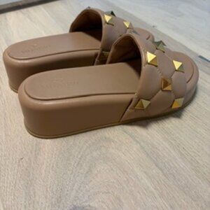 Valentino Garvani Rockstud Wedge